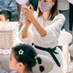 Zoie Tam Instagram - 🎈🎊🎈🎊🎈🎊🎈 Thank you @mrtreegroup for providing such a fun and safe environment for our baby girl’s birthday party🎉 由食物至節目安排的每個細節都盡善盡美 讓我可以放心享受party time Many highlights for the day 當中氣氛最好的就是Magic show 不停有驚喜 不論大人小朋友都喜歡 The cozy decoration from @oballoon_hk 令整個場地生色不少 而蛋糕方面我問BabyG 今年想要什麼蛋糕 （問咗不下10次） 佢都話要cockroach～ ～係 曱 甴 呀🪳～ 於是我問 @loveatfirstbitehk 除了原本的靚靚蛋糕外 能不能夠做一隻曱甴比我 到時加上蛋糕到😂 謝謝你們依然配合我這個特別的要求 🙏 仲有 @comicalkidslandhk 為我準備了 小朋友都好鍾意食嘅snack同粉粉😋 最後辛苦攝影師 @hardy.cheung 盡心盡力捕捉大家每個難忘時刻 謝謝當天來參加派對的每一位 希望大朋友小朋友都玩得開心❤️