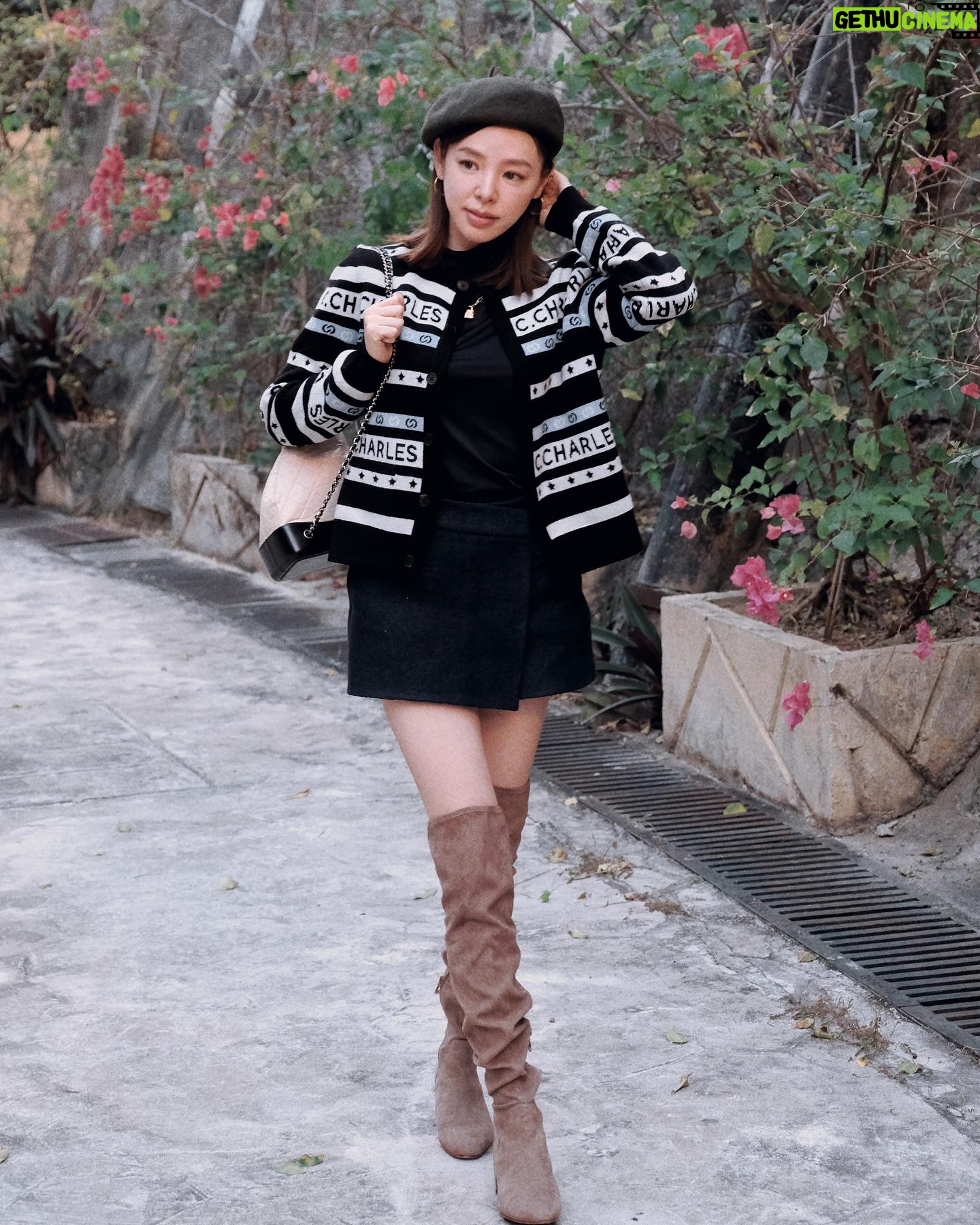 Zoie Tam Instagram - 距離農曆新年還有剛好一個月 在新一年期盼能擁有一顆專注的心 沈浸於自己所做的事兒 步伐可以慢一點 但不要停 目標要明確一點 但不要急 這一丁點改變 就足夠讓人有意外的收穫💛
