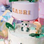 Zoie Tam Instagram - 🎈🎊🎈🎊🎈🎊🎈 Thank you @mrtreegroup for providing such a fun and safe environment for our baby girl’s birthday party🎉 由食物至節目安排的每個細節都盡善盡美 讓我可以放心享受party time Many highlights for the day 當中氣氛最好的就是Magic show 不停有驚喜 不論大人小朋友都喜歡 The cozy decoration from @oballoon_hk 令整個場地生色不少 而蛋糕方面我問BabyG 今年想要什麼蛋糕 （問咗不下10次） 佢都話要cockroach～ ～係 曱 甴 呀🪳～ 於是我問 @loveatfirstbitehk 除了原本的靚靚蛋糕外 能不能夠做一隻曱甴比我 到時加上蛋糕到😂 謝謝你們依然配合我這個特別的要求 🙏 仲有 @comicalkidslandhk 為我準備了 小朋友都好鍾意食嘅snack同粉粉😋 最後辛苦攝影師 @hardy.cheung 盡心盡力捕捉大家每個難忘時刻 謝謝當天來參加派對的每一位 希望大朋友小朋友都玩得開心❤️