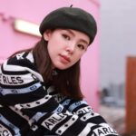 Zoie Tam Instagram - 自從她走過自動旋轉門之後 成日都話要轉轉轉 咁就唯有自己扮🚪 Concept from #AutomaticRevolvingDoor 😅