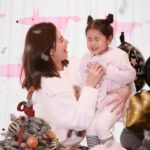 Zoie Tam Instagram - 2024 1.1 從日曆第一頁開始 新的一年 新的篇章 第一篇就用這張照片作開端 一同提筆 由零開始 一起前行 祝福身邊各人都健康喜樂💕 #HappyNewYear2024