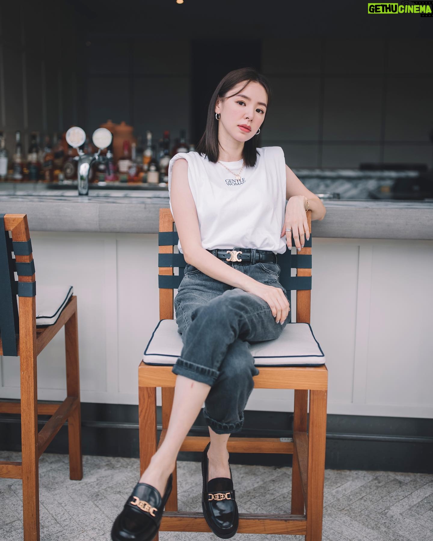 Zoie Tam Instagram - 𝓗𝓲 𝓐𝓾𝓽𝓾𝓶𝓷🍃 趁着陽光正好 微風不躁 經營好自己 珍惜眼前的每一刻 一切該來的總會到