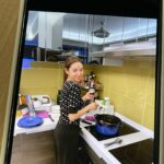 Zoie Tam Instagram – 今天是四年一度的特別日子
很想出個post來紀念一下
還記得四年前的今天自己在做什麼嗎
看回手機內的相冊 
四年前的我那時除了專心抗疫之餘
還有好好的在家煮了頓飯
今年的閏年2月29日
當然要找個藉口出街食餐飯開心下啦🍻