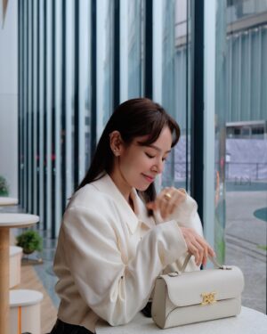 Zoie Tam Instagram - 每段時光都藏著不可複製的美好 
好好的 認真生活💛

#520💌 #libjoie #pr
