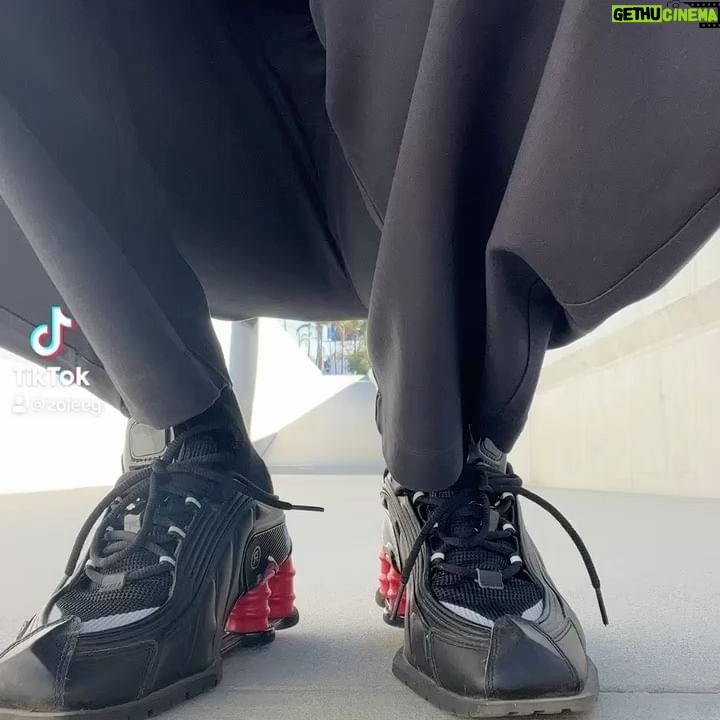 Zolee Griggs Instagram - Love a solo date ❣️