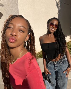 Zolee Griggs Instagram - 🤎but an iPhone…..