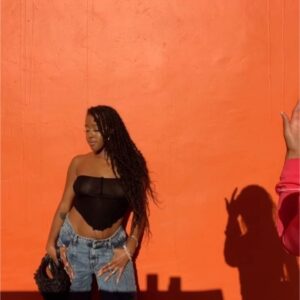 Zolee Griggs Instagram - 🤎but an iPhone…..