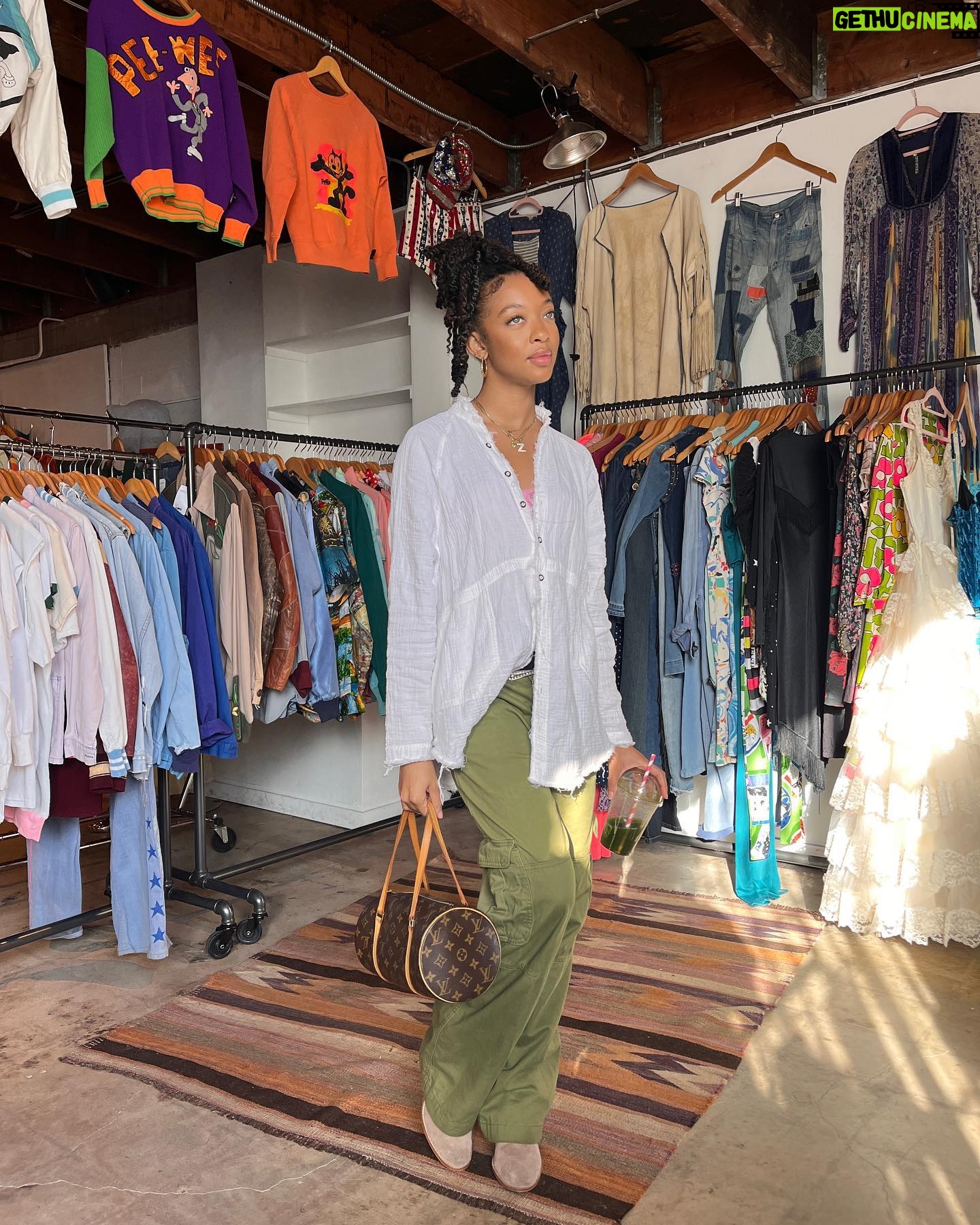 Zolee Griggs Instagram - Fall? No it’s 80° in LA