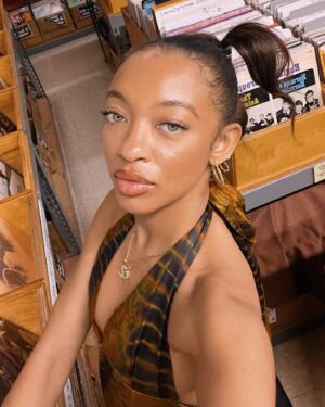 Zolee Griggs Instagram - Vintage girl