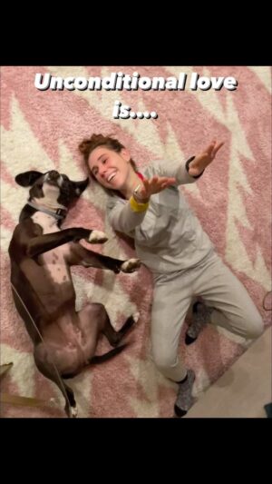 Zosia Mamet Instagram - Unconditional love is…4 paws & 4 hooves. Visit your local animal shelter this Valentine’s Day and give the gift of true best friendship #adoptdontshop ❤️🐾