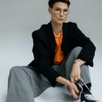 Zoya Yarovitsyna Instagram - Кажется, нет больше смысла скрывать - мне 34, и я очень люблю пиджаки🍊 Фото @anngorrbacheva Макияж @elvirariabtseva_makeup Стиль @bvdboyjohn