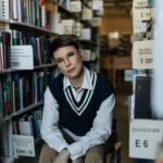 Zoya Yarovitsyna Instagram - Книги в моей жизни занимают все больше и больше места, и я этому очень рада. Ставьте 📚, если ждете мое собственное книжное шоу) Огромное спасибо Российской Государственной Библиотеке за организацию съемки @leninka_official 🤍 Ph. @anngorrbacheva St. @bvdboyjohn Muah @ritasbeauty_