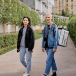 Zoya Yarovitsyna Instagram - Друзья, недавно я приняла участие в доставке обедов пожилым людям от проекта @dariedu. У проекта важная миссия - накормить тех, кто по какой-то причине не может сделать это сам. Я считаю, что помогать другим нужно и важно. Подпишитесь на аккаунт фонда @dariedu и присоединяйтесь к доброму делу. Помочь можно не только деньгами - вы можете так же, как я, уделить несколько часов и помочь с доставкой еды нуждающимся, проекту всегда нужны новые волонтеры 🤍