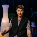 Zoya Yarovitsyna Instagram - Попросила нейросеть сгенерировать комментарии. Зоечка, вам так идет новый цвет, больше чем грязь - Ладе Ларгус! Но мы, конечно, привыкли к блонду, а вообще, разницы нет, все равно ты - мужик. Скоро этот искусственный интеллект заменит даже ботов и хейтеров! Успевайте написать свое мнение!