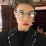 Zoya Yarovitsyna Instagram - Попросила нейросеть сгенерировать комментарии. Зоечка, вам так идет новый цвет, больше чем грязь - Ладе Ларгус! Но мы, конечно, привыкли к блонду, а вообще, разницы нет, все равно ты - мужик. Скоро этот искусственный интеллект заменит даже ботов и хейтеров! Успевайте написать свое мнение!
