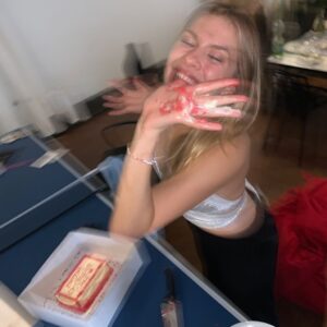 Zsá Zsá Inci Bürkle Instagram - They call me her, They call me ZAS ZAS ! 📳🗑⚡️