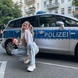 Zsá Zsá Inci Bürkle Instagram - They call me her, They call me ZAS ZAS ! 📳🗑⚡️