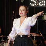 Zuhal Olcay Instagram - #Repost @must_ent ・・・ Cuma akşamı @madam_nica konserimizden 🎶🎤 @zuolcay #MustEntertainment #MustEnt #ZuhalOlcay #Konser #Organizasyon #Prodüksiyon #MadamNiça