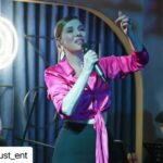 Zuhal Olcay Instagram - #Repost @must_ent with @use.repost ・・・ Dün geceden... Bizleri yalnız bırakmayıp günler öncesinden sold out yapan seyircimize ve @ouzokalamis ekibine teşekkürlerimizle. Muhteşem bir geceydi✨ @zuolcay @wyndhamgrandkalamis #MustEntertainment #MustEnt #ZuhalOlcay #OuzoKalamış #Konser #Etkinlik #Organizasyon #Prodüksiyon #Menajerlik