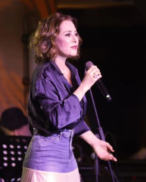 Zuhal Olcay Instagram - Dün geceden🎶✨️ 

@must_ent 
@ouzokalamis