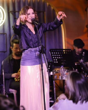 Zuhal Olcay Instagram - Dün geceden🎶✨️ 

@must_ent 
@ouzokalamis