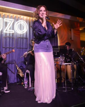 Zuhal Olcay Instagram - Dün geceden🎶✨️ 

@must_ent 
@ouzokalamis
