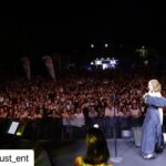 Zuhal Olcay Instagram - #Repost @must_ent with @use.repost ・・・ Cuma akşamı gerçekleştirdiğimiz Kalamış Yaz Festivali konserimizden🎤  Konser alanını dolduran binlerce kişiyle birlikte şarkılarımızı hep bir ağızdan coşkuyla söyledik, unutulmaz bir konser yaşadık🎶 Yeni yaşını çok mutlu yaşa, iyi ki varsın Zuhal Olcay❤️ @zuolcay @kadikoybelediye #MustEntertainment #MustEnt #ZuhalOlcay #Konser #Organizasyon #Prodüksiyon #KalamışYazFestivali #KadıköyBelediyesi