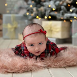 Zuzana Žilinčíková Instagram - Krásne VIANOČNÉ SVIATKY VÁM PRAJEME❄️🎁 za naše prvé vianočné fotky ďakujeme veľmi pekne profi fotografke @silvia.kanova_fotografka ♥️