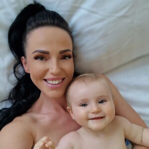 Zuzana Žilinčíková Instagram - Moje vysmiate dievčatko♥️
#love #mamanddaughter #smile #mam #cuddletime