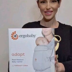 Zuzana Žilinčíková Instagram - Skvelé nosiče Ergobaby kúpite u nás v kamennej predajni alebo na e- shope . Je to aj skvelý darček 🎁 pod stromček 🌲.

Ďakujeme Zuzke za skvelú prezentáciu nosiča Ergobaby