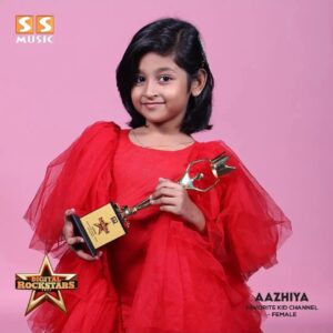 aazhiya sj Instagram - Thankyou SS music Digital awards 2022 for 

Favorite kids YouTube channel award 😍
.
A spl thanks to my family , Rowdybaby team , Tamada Media and all my lovely people who watch Rowdybaby 
.
#rowdybaby #kidsyoutuber #kidyoutuber #aazhiya #aazhiyarowdybaby @ssmusicofficial 
@kpyraja @jayshree_senthil @wirallytamil @tamadamedia