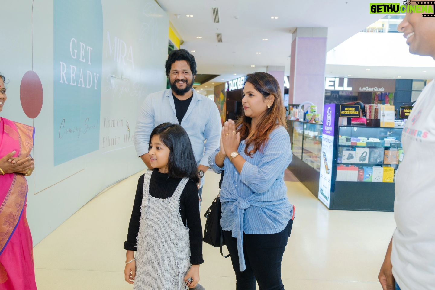 aazhiya sj Instagram - Happened to visit @beaniesandrompers located at @vr_chennai_ VR Mall at second floor near MAX showroom last week , Oh My God, the kids collections are super cute , user friendly and with amazing quality I happened to see various types of water bottles in unbelievable shapes only there๐ They also have the most possible items that kids use in day to day life . Dear mom's, I would definitely recommend you all to go visit this place so that you don't miss out on these cute products ๐ The products are unique as they are imported from the United States . . . Definitely my go to place hence forth ๐๐ . . To mention about the Family who own this , They really gave jus a very warm welcome and a great hospitality, you ppl are now like a Fam to us as well โค๏ธโ๐ฉนโค๏ธโ๐ฉน #beaniesandrompers #aazhiya #influencer #rowdybaby #kidsproduct #vrmall #cutebottles #kidsproduct #cutekidsproduct