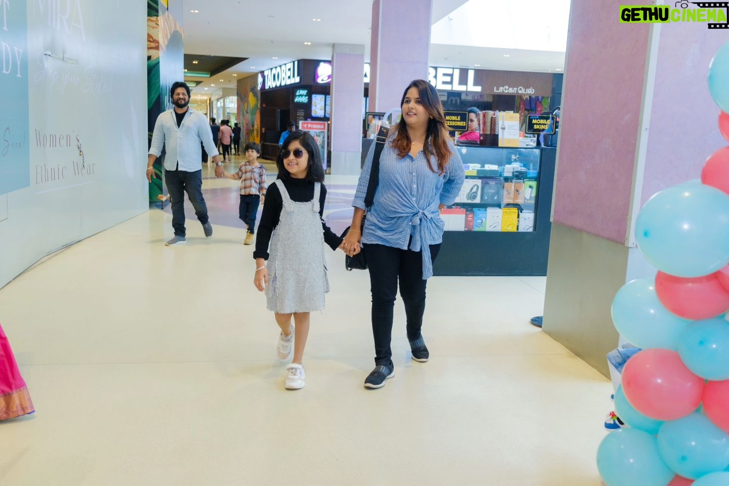 aazhiya sj Instagram - Happened to visit @beaniesandrompers located at @vr_chennai_ VR Mall at second floor near MAX showroom last week , Oh My God, the kids collections are super cute , user friendly and with amazing quality I happened to see various types of water bottles in unbelievable shapes only there๐ They also have the most possible items that kids use in day to day life . Dear mom's, I would definitely recommend you all to go visit this place so that you don't miss out on these cute products ๐ The products are unique as they are imported from the United States . . . Definitely my go to place hence forth ๐๐ . . To mention about the Family who own this , They really gave jus a very warm welcome and a great hospitality, you ppl are now like a Fam to us as well โค๏ธโ๐ฉนโค๏ธโ๐ฉน #beaniesandrompers #aazhiya #influencer #rowdybaby #kidsproduct #vrmall #cutebottles #kidsproduct #cutekidsproduct