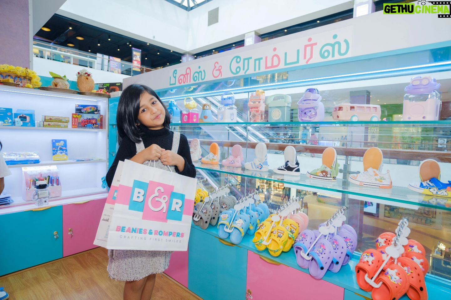 aazhiya sj Instagram - Happened to visit @beaniesandrompers located at @vr_chennai_ VR Mall at second floor near MAX showroom last week , Oh My God, the kids collections are super cute , user friendly and with amazing quality I happened to see various types of water bottles in unbelievable shapes only there๐ They also have the most possible items that kids use in day to day life . Dear mom's, I would definitely recommend you all to go visit this place so that you don't miss out on these cute products ๐ The products are unique as they are imported from the United States . . . Definitely my go to place hence forth ๐๐ . . To mention about the Family who own this , They really gave jus a very warm welcome and a great hospitality, you ppl are now like a Fam to us as well โค๏ธโ๐ฉนโค๏ธโ๐ฉน #beaniesandrompers #aazhiya #influencer #rowdybaby #kidsproduct #vrmall #cutebottles #kidsproduct #cutekidsproduct
