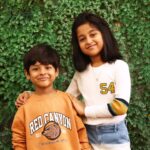 aazhiya sj Instagram - I fight - you Fight I bully you - You bully Me I irritate you - you irritate Me I love you - You love me more ❤️🥰 @akhilan_sj . . . . . #Sibblings #Childartist #CelebSibblings #CelebritySibblings #GOAT #Rowdybaby . . @smile_please_photography29