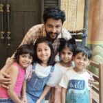 aazhiya sj Instagram – Moment freezed wen Actor vidharth’s Family kutties recognised aazhiya and mentioned  that they love Rowdybaby so muchhhh ❤️
.
#rowdybaby #actorvidharth 
#proudproudproud #aazhiya #universalstudio 
.