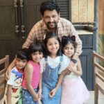 aazhiya sj Instagram – Moment freezed wen Actor vidharth’s Family kutties recognised aazhiya and mentioned  that they love Rowdybaby so muchhhh ❤️
.
#rowdybaby #actorvidharth 
#proudproudproud #aazhiya #universalstudio 
.