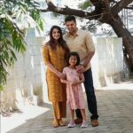 aazhiya sj Instagram - Some very Beautiful Memories to cherish for LifeTime from the sets Of TheVillage ❤️ . BTS . . Thankyou so much my Dir @milind_rau uncle for believing me , being our captain Cool and introducing Anthra to me 💝 . Thankyou producer @bsradhakrishnan uncle fr accepting me as MAYA in #Village and being so thoughtful in all your words and educating me on various topics 💝 @thespcinema . @aryaoffl Aryaaaaa uncle , you be the cutest ❤️ Thankyou so much for all the love given Your timely jokes and very friendly manner made everyone very comfortable on the sets 💝 . Thankyou @pillaidivya for being a kind and a great friend to me all the time , much love to you 💝 . A big thankyou to All the actors @actoraathma @teddygokul_ @actormuthukumar , @aadukalamnaren , @theabishekkumar , @highonkokken ,@pooja_ramachandran , @arjunchidambaram , @thalaivasalvijay , @georgemaryan_official , @actoraathma @official_ashwinkkumar The whole Direction team , our Dop @vijayansivakumar and Team n everyone Thankyou so much