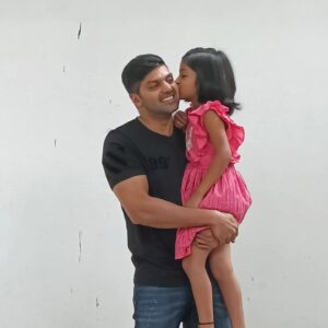 aazhiya sj Instagram - Some very Beautiful Memories to cherish for  LifeTime from the sets Of TheVillage ❤️
.
 BTS 
.
.
Thankyou so much my Dir @milind_rau uncle for believing  me , being our captain Cool and introducing  Anthra to me 💝
.
Thankyou producer @bsradhakrishnan uncle fr accepting me as MAYA in #Village and being so thoughtful in all your words and educating me on various topics 💝 @thespcinema
.
@aryaoffl  Aryaaaaa uncle , you be the cutest ❤️ Thankyou so much for all the love given 
Your timely jokes and very friendly manner made everyone very comfortable on the sets 💝
.
Thankyou @pillaidivya  for being a kind and a great friend to me all the time , much love to you 💝
.
A big thankyou to All the actors
@actoraathma
@teddygokul_
 @actormuthukumar , @aadukalamnaren , @theabishekkumar , @highonkokken ,@pooja_ramachandran , @arjunchidambaram , @thalaivasalvijay , @georgemaryan_official , @actoraathma @official_ashwinkkumar 

The whole Direction team , our Dop @vijayansivakumar and Team n everyone  Thankyou so much