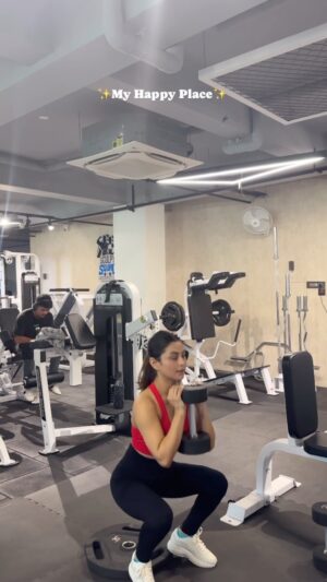 alismita goswami Instagram - Thoda toxic 🔥
#reelitfeelit #gym