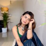 alismita goswami Instagram - Ek baar dekh lijiye 🤍 #heeramandi #ekbaardekhlijiye #reelitfeelit #fashion #saree #vintage @bhansaliproductions