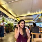 alismita goswami Instagram - Look at my long hair 😒 aah how I miss them ! 😒 #throwback