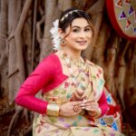 alismita goswami Instagram - Happy Bihu everyone ❣️ Photography @jitumani_das_photogrphy Makeup @tulikasmakeover Wearing @label_gayatri Jewellery @doogdoogiassamesejewellerynew