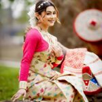 alismita goswami Instagram – Happy Bihu everyone ❣️

Photography @jitumani_das_photogrphy 
Makeup @tulikasmakeover 
Wearing @label_gayatri 
Jewellery @doogdoogiassamesejewellerynew