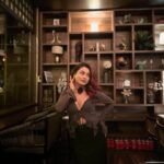 alismita goswami Instagram - POV : I’m your date 🤍 @uptown_escape #UptownEscape #DiningExperience