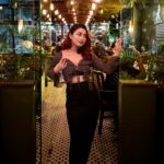 alismita goswami Instagram - POV : I’m your date 🤍 @uptown_escape #UptownEscape #DiningExperience