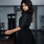 dharshini sudhakar Instagram - Black is the new love 🖤✨ 📸 : @prince.photo.graphy
