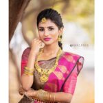 dharshini sudhakar Instagram - நெரித்த திரைக்கடலில் நின்முகங் கண்டேன் ✨💛! Make up, saree draping, hairstyling by @devikabridalmakeovers 📸 : @right_bros_photography