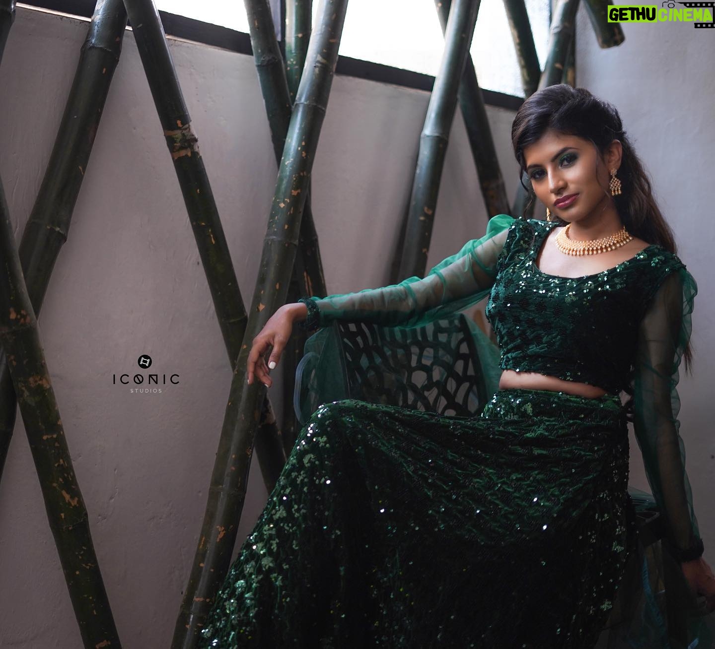 dharshini sudhakar Instagram - She remembered who she was and the game changed ⚡️ MUA : @niivvii_mua 📸 : @iconic_studios_events Costume : @sara.kouture