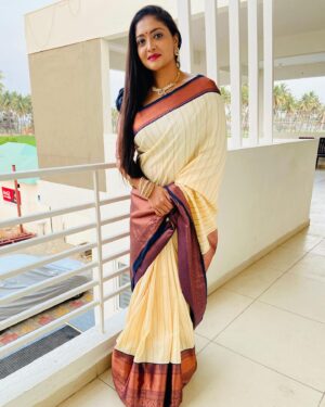 kruttika ravindra Instagram - Saree Love ♥️
•
•
#kruttikaravindra #actress #india #love #instagood #instagram #photooftheday #picoftheday #likeforlikes #saree #traditional #life #lifestyle #serial